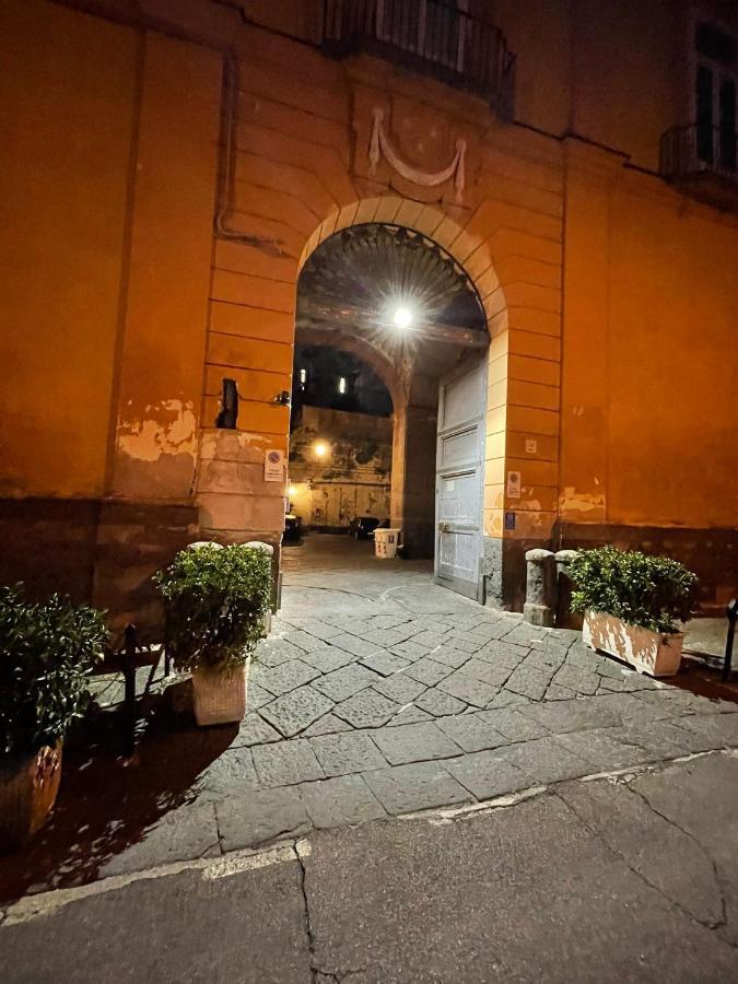 Holiday Home Tarsia Vicino Piazza Dante - Toledo Naples Luaran gambar