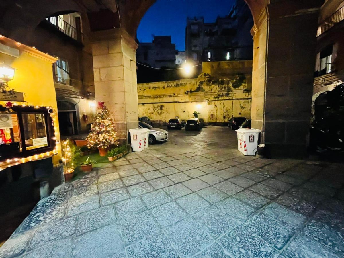 Holiday Home Tarsia Vicino Piazza Dante - Toledo Naples Luaran gambar