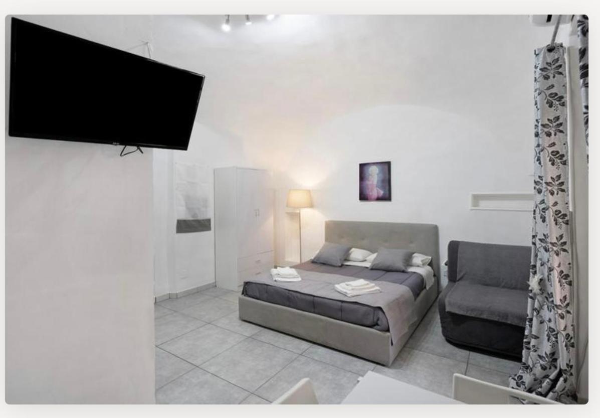 Holiday Home Tarsia Vicino Piazza Dante - Toledo Naples Luaran gambar