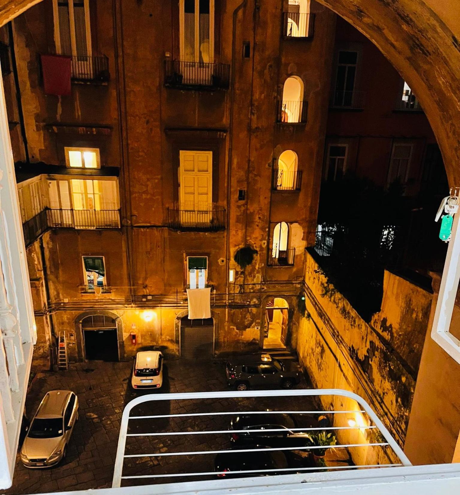 Holiday Home Tarsia Vicino Piazza Dante - Toledo Naples Luaran gambar