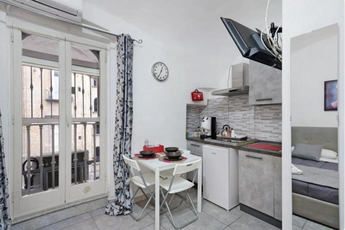 Holiday Home Tarsia Vicino Piazza Dante - Toledo Naples Luaran gambar