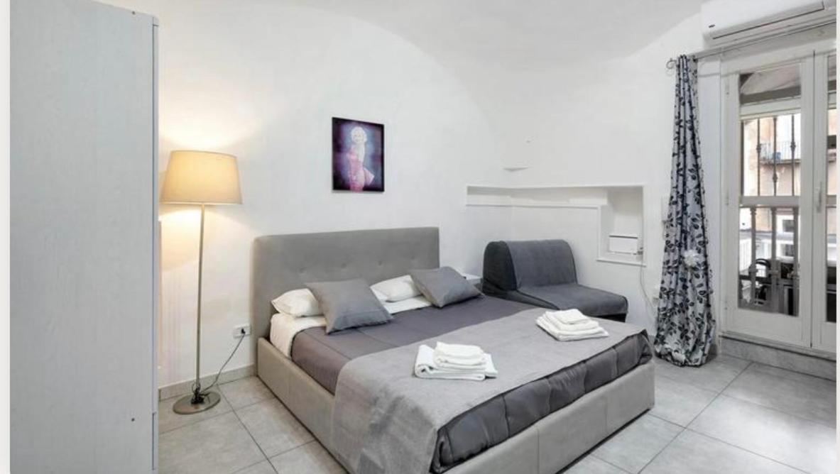 Holiday Home Tarsia Vicino Piazza Dante - Toledo Naples Luaran gambar